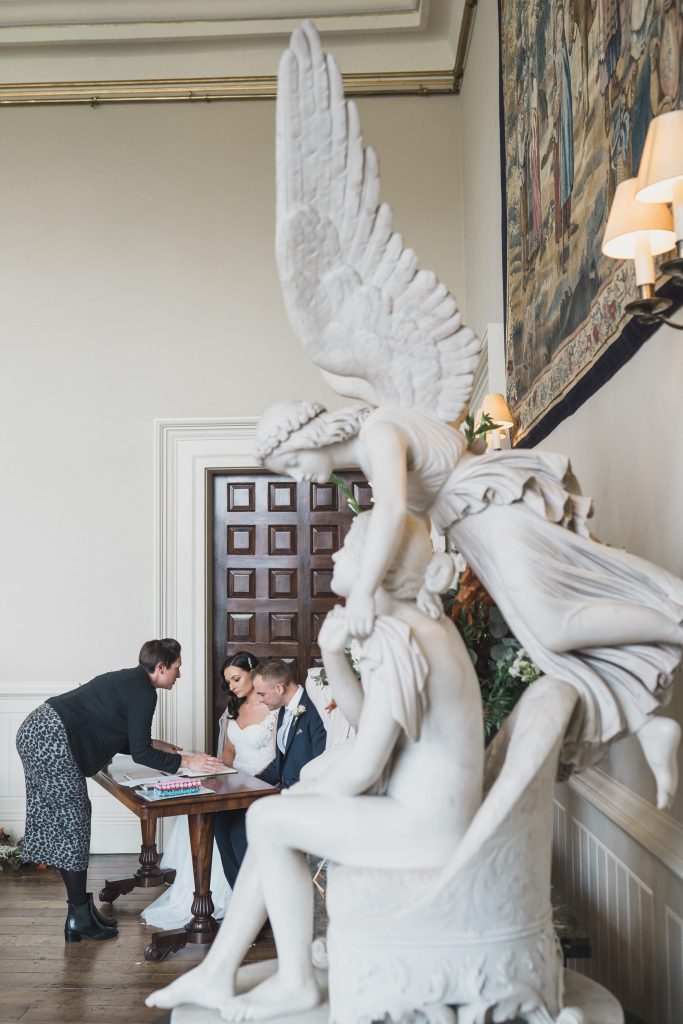 Elmore court signing the registry