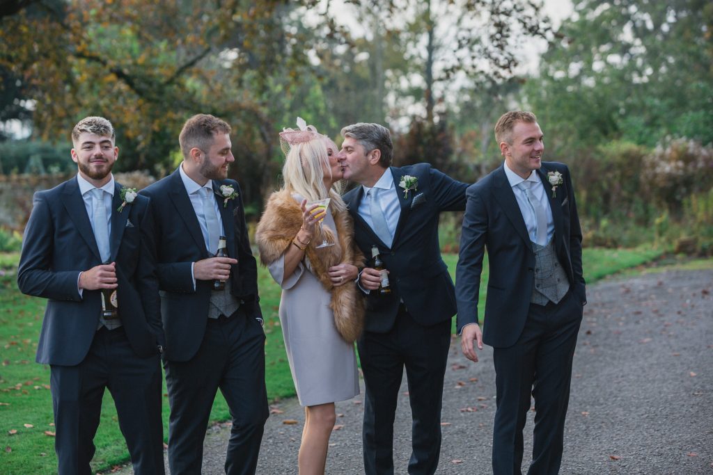parents kissing Elmore court