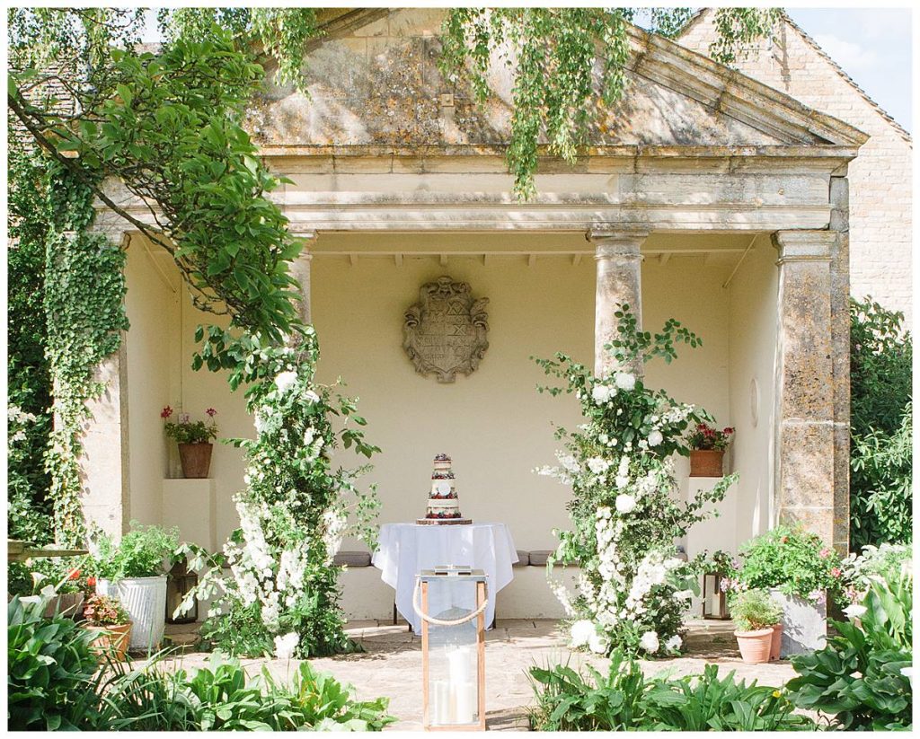 naked wedding cake display Barnsley house wedding photography